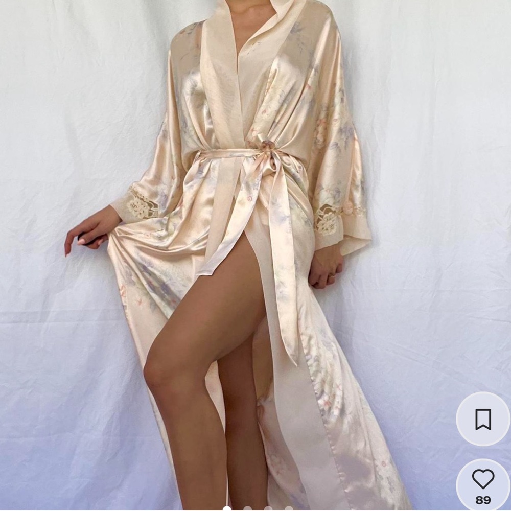 🌸 Vintage Christian Dior Silk and Chiffon Robe 🌸